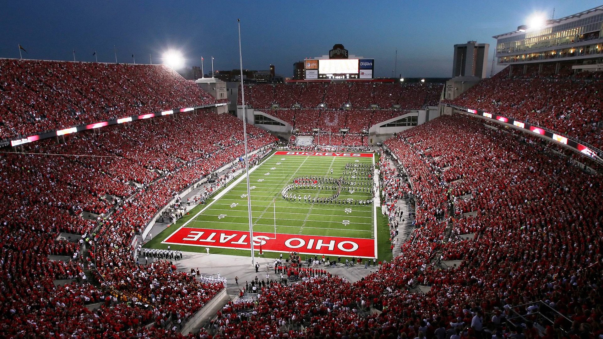 冬奥体验中心开放吸引大量青少年参与,冬奥会体验中心